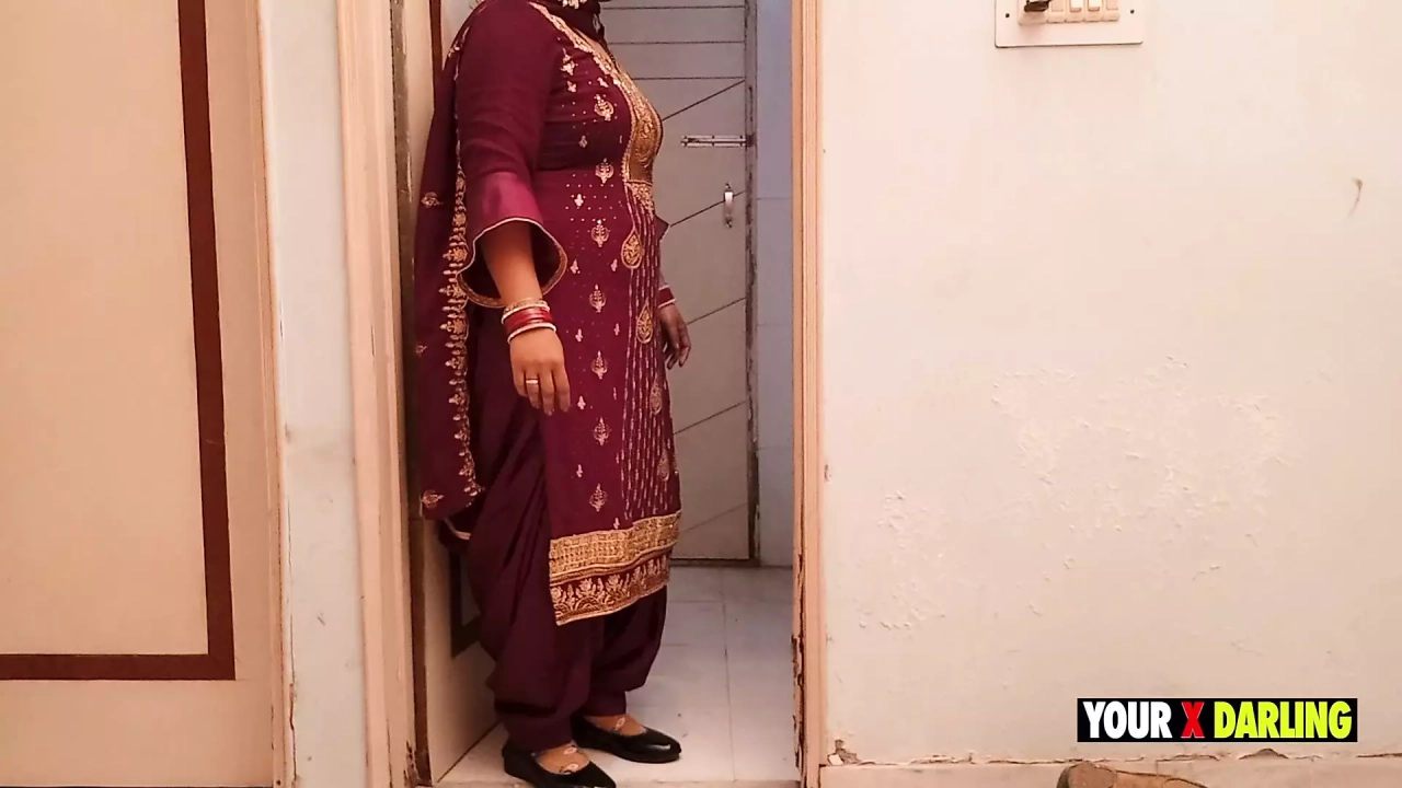 Punjabi bhabhi wants bihari’s dick in her pussy when he is pissing in the bathroom punjabi