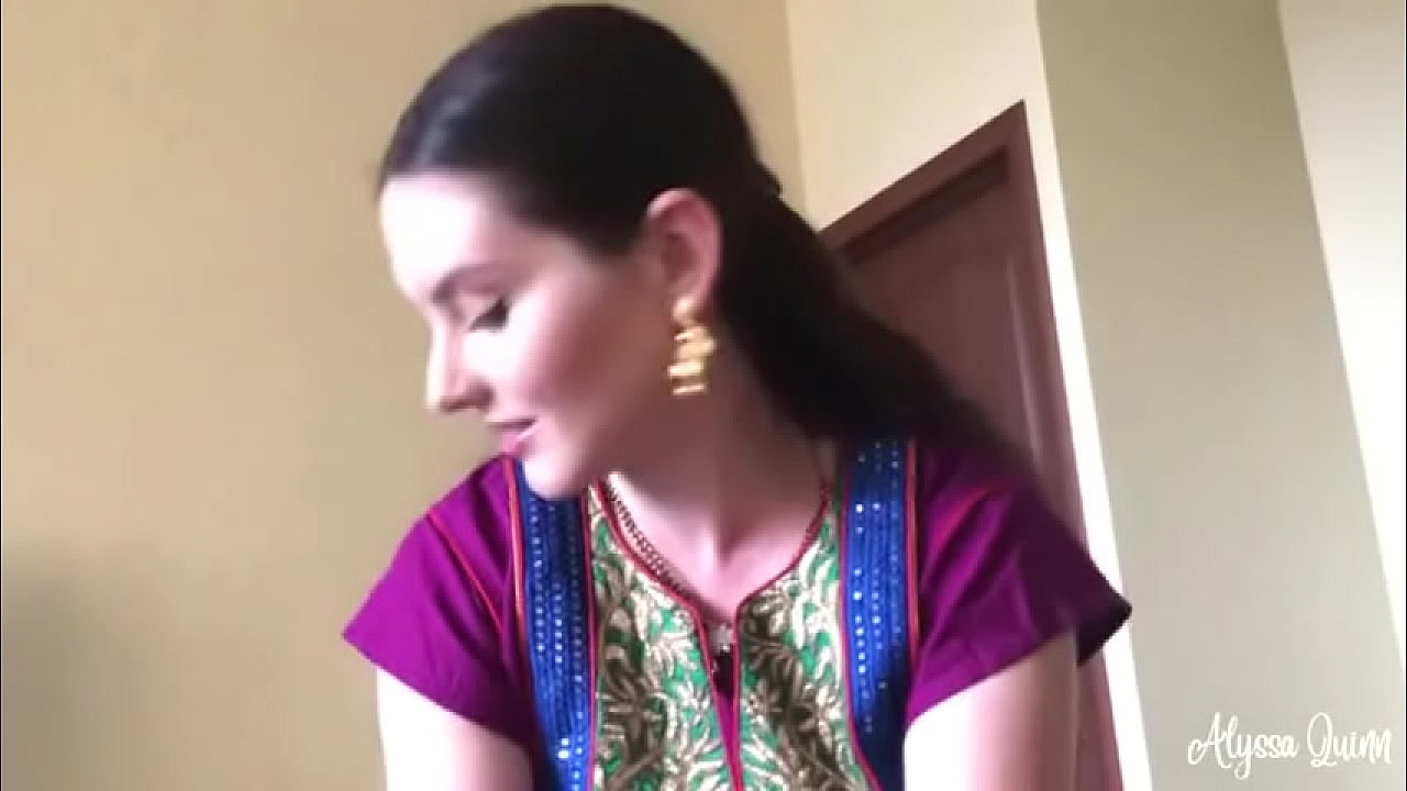 indian bhabhi Look alike indian